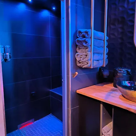 Luxuria - Jacuzzi Et Hammam * Le Cannet