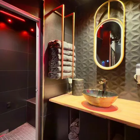 Luxuria - Jacuzzi Et Hammam Daire *